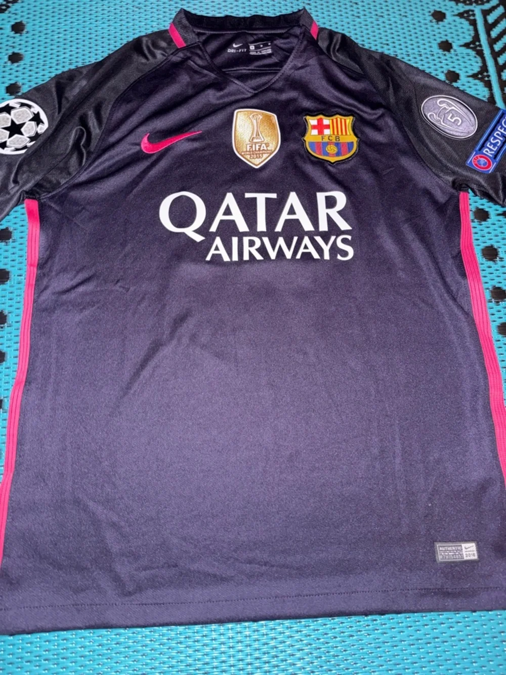 FC Barcelona Lionel Messi 16-17 Champions League (UCL) Away Kit/Jersey (Medium) - Picture 2 of 5